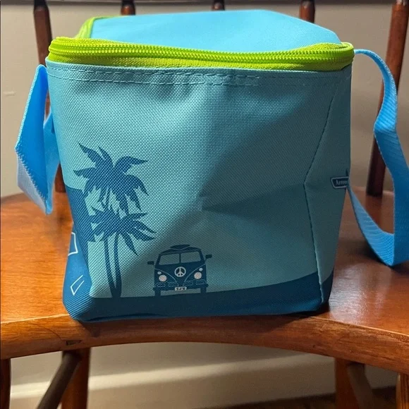 NWT Trader Joe’s Mini Insulated Lunch Bag in blue - Picture 2 of 9